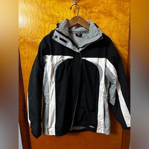 Trespass winter coat w/ removable lining and can also be used as a light jacket